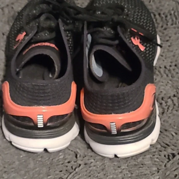 ❤️UNDER ARMOUR sneakers - Picture 3 of 8